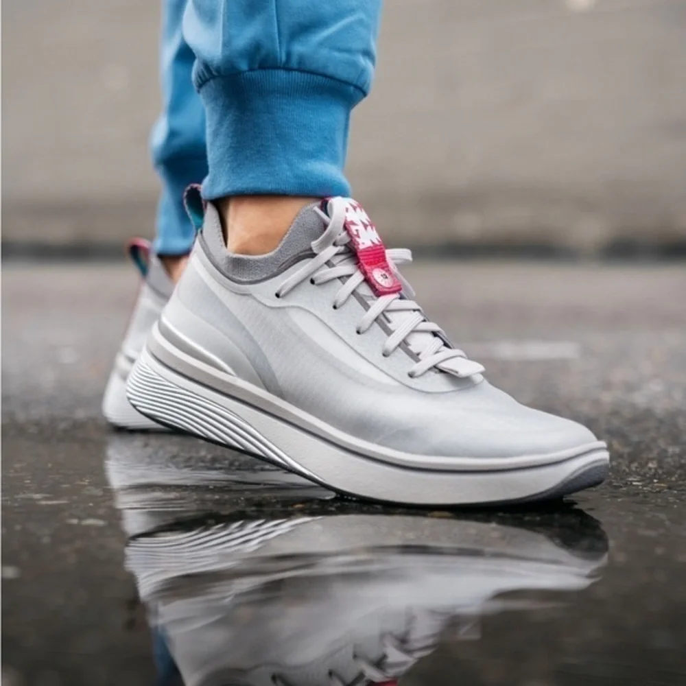 BALA Twelves Shade Gray Healthcare Washable Shoes Fluid Resistant EUC 6.5